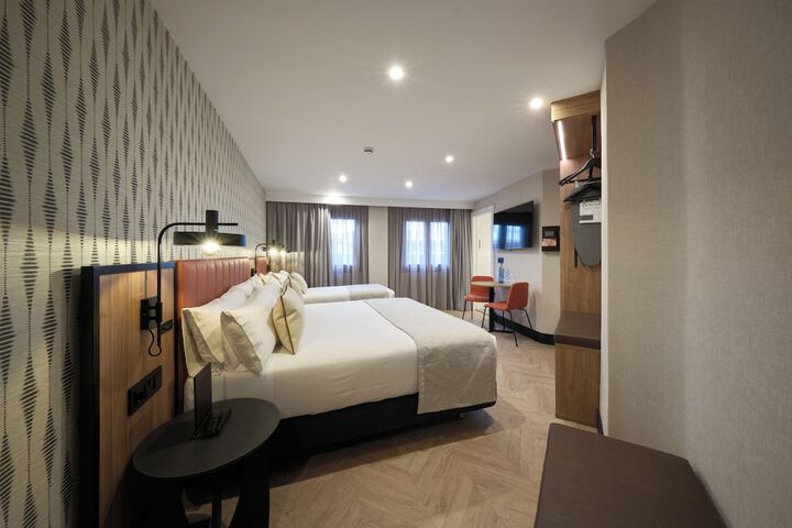 Room 13 of 86