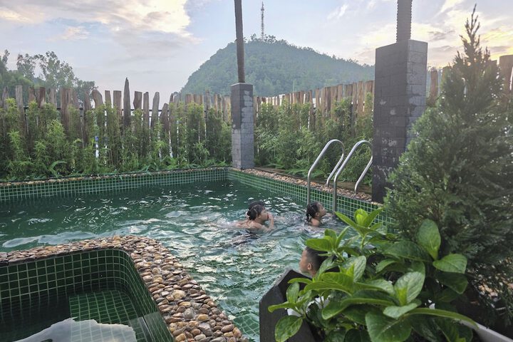 Pool 18 of 33