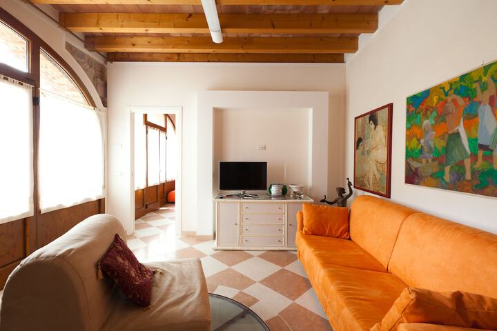 Room 28 of 64