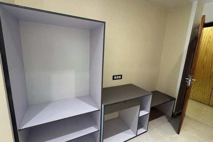 Room 5 of 16