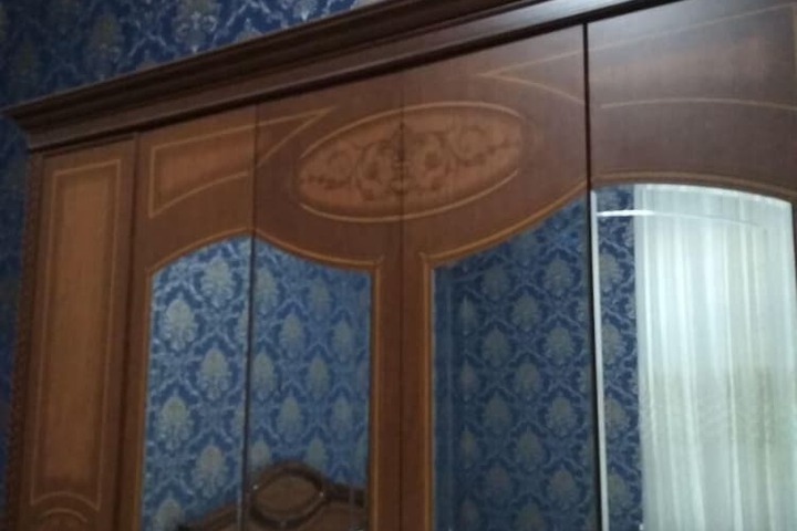 Room 9 of 32