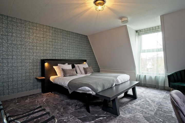 Room 53 of 110