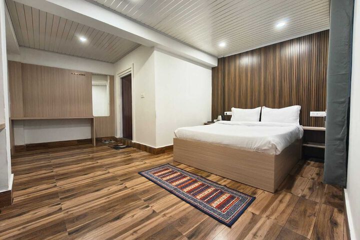 Room 9 of 26
