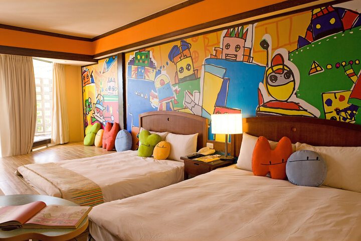 Room 33 of 217