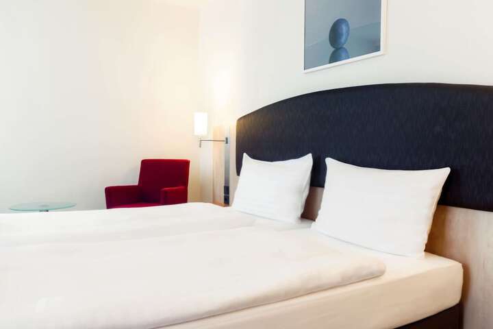 Room 34 of 90