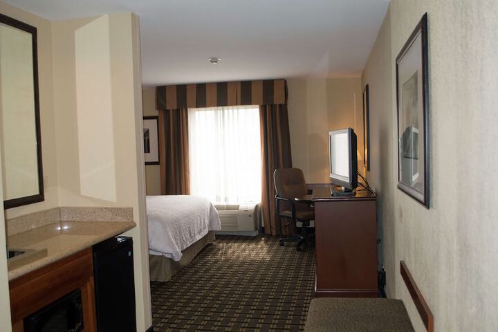 1 King Bed (15 of 19)