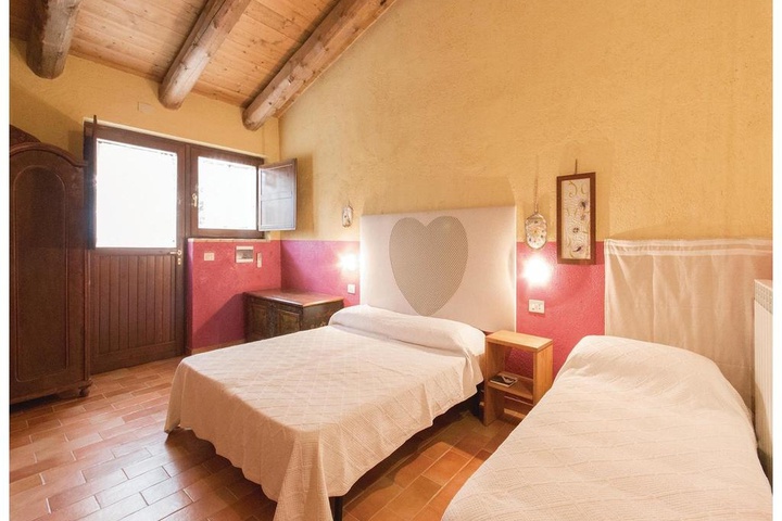 Room 3 of 21