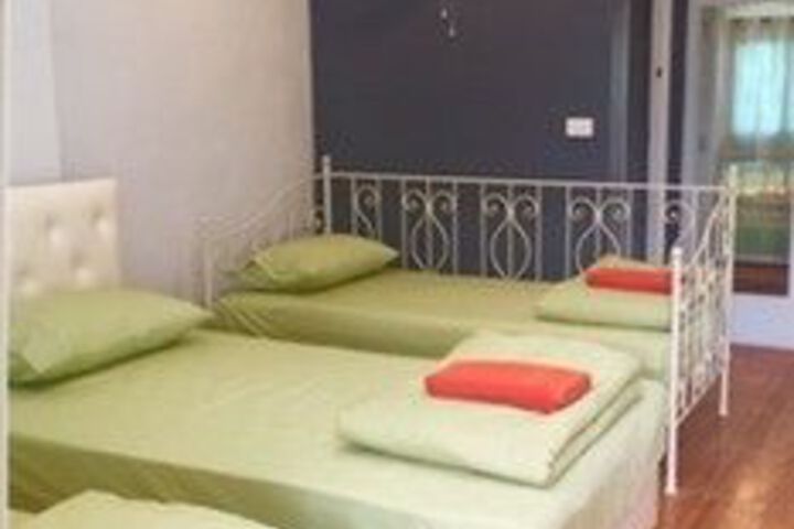 Room 9 of 27