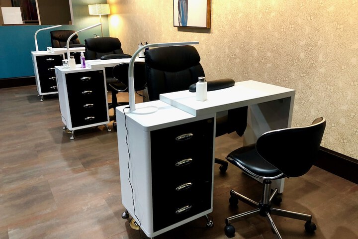 Nail salon