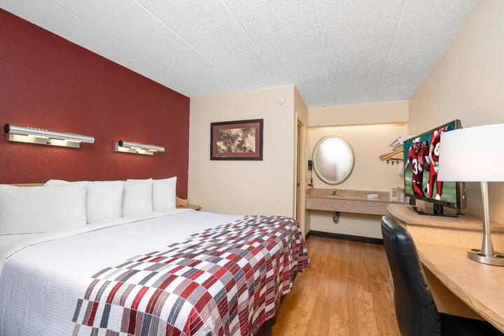1 King Bed (1 of 9)
