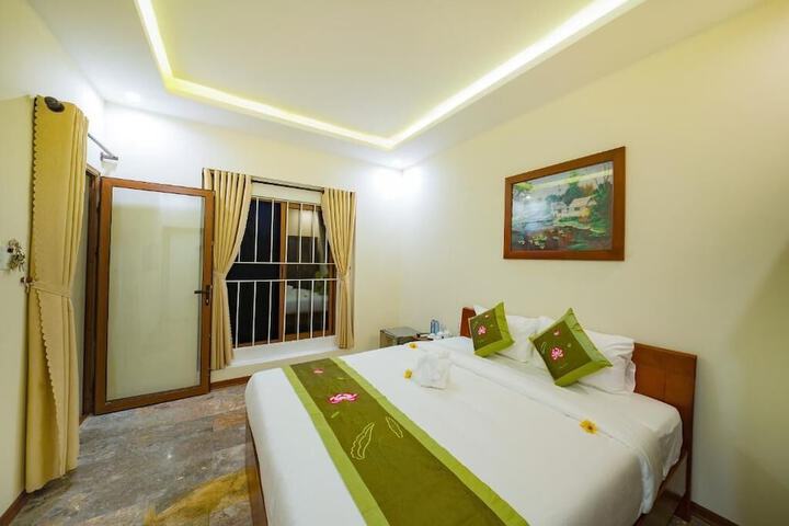 Room 12 of 63