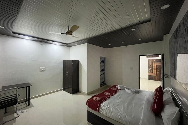 Room 2 of 24