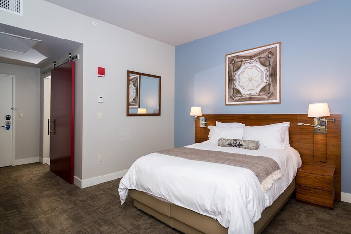 Room 10 of 71