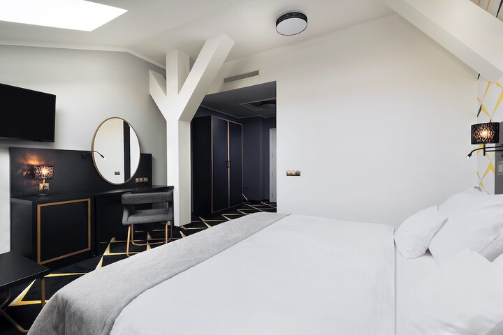 Room 3 of 55