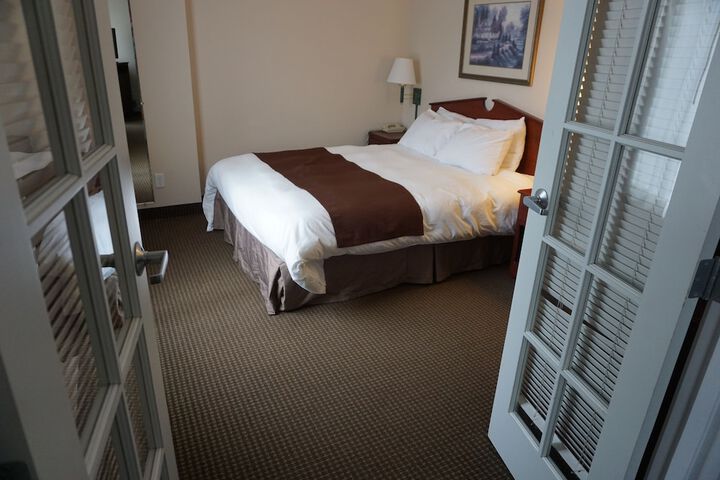 1 Bedroom Suite Queen Bed (24 of 26)