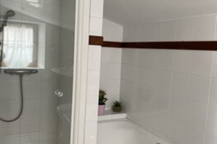 Room 12 of 274