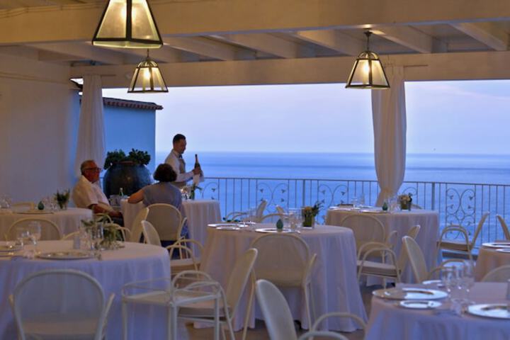 Dining 69 of 99