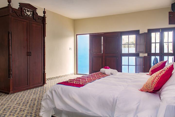 Room 6 of 18