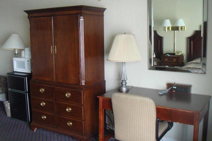 2 Queen Beds (3 of 3)