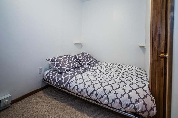 Room 5 of 37