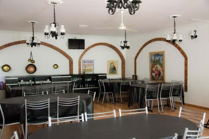 Dining 13 of 15