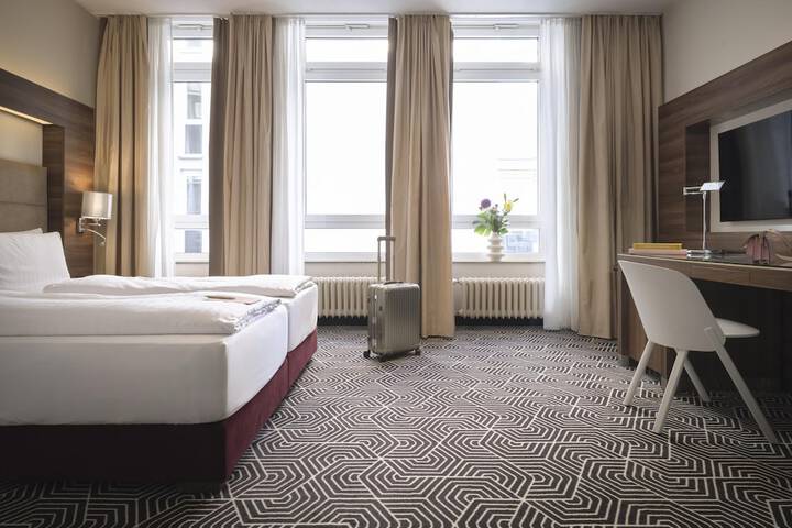 Room 27 of 84