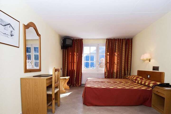 Room 4 of 18