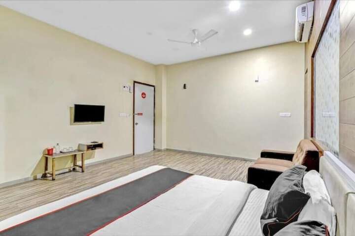 Room 2 of 8