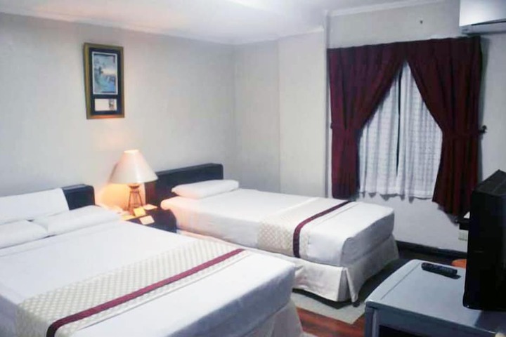 Room 10 of 29