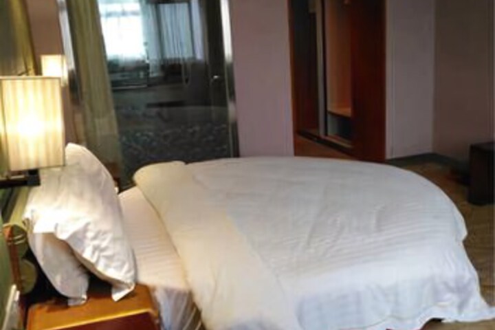 Room 6 of 6