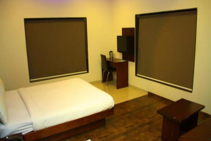 Room 3 of 7