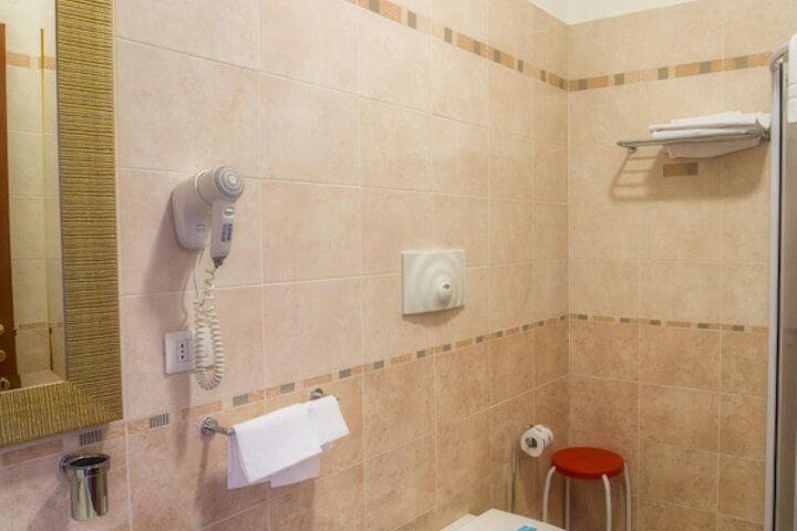 Room 9 of 26