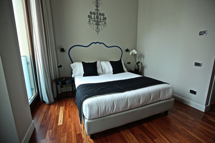 Room 5 of 90
