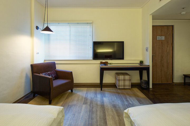 Room 10 of 30