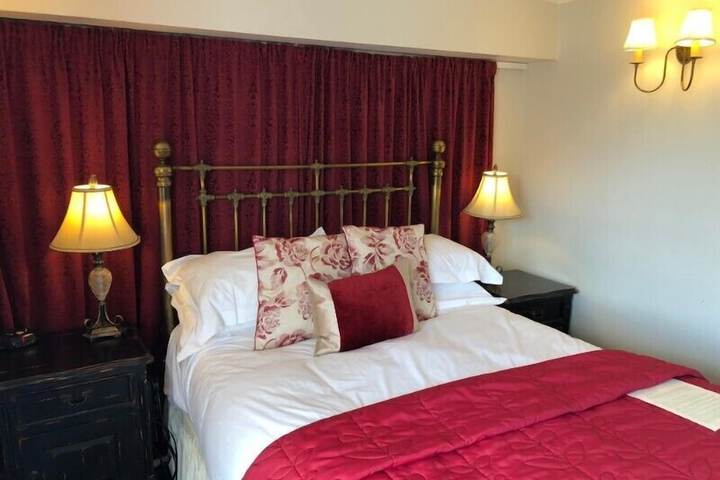 Room 16 of 28