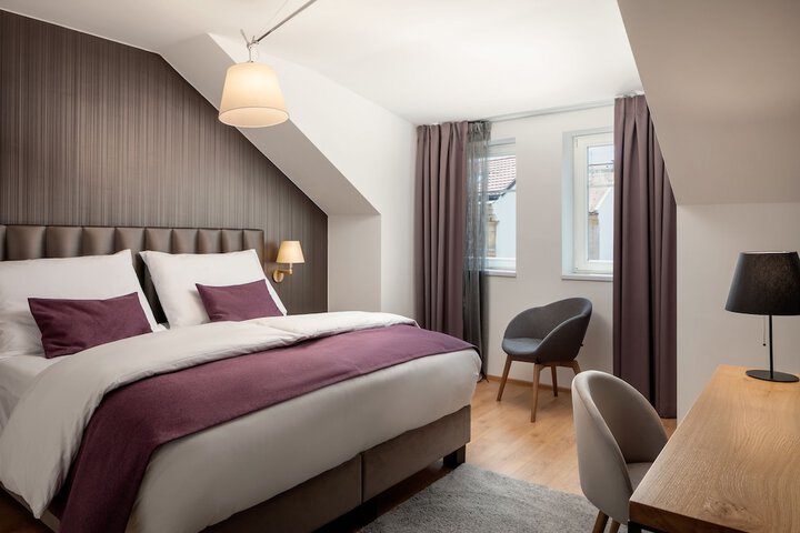 Room 15 of 82