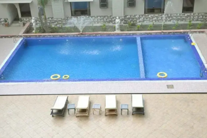 Pool 5 of 8