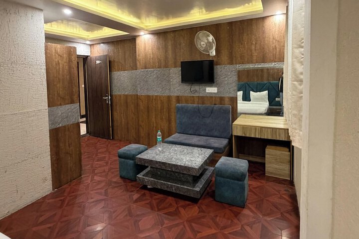 Room 12 of 30