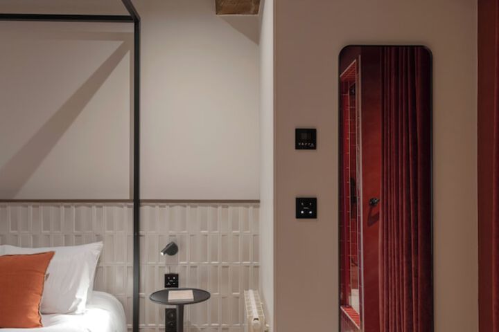 Room 11 of 73