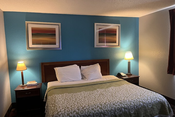 1 King Bed (16 of 21)