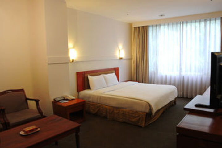 Room 12 of 37