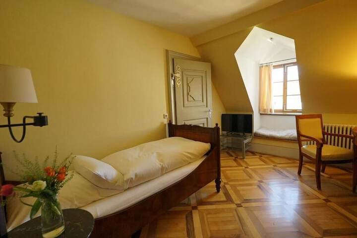 Room 25 of 61