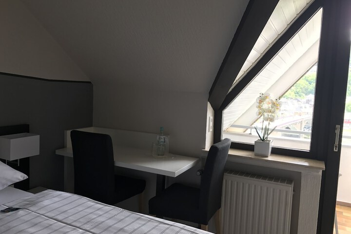 Room 10 of 82