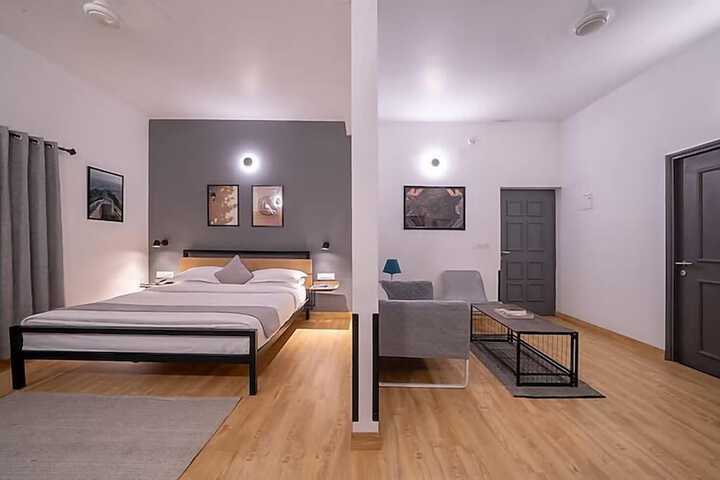 Room 12 of 25
