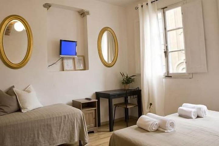 Room 4 of 16