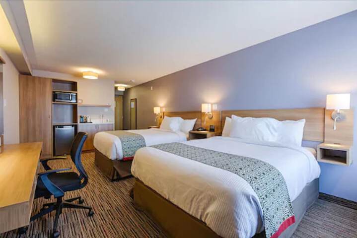 1 Queen Bed (8 of 50)