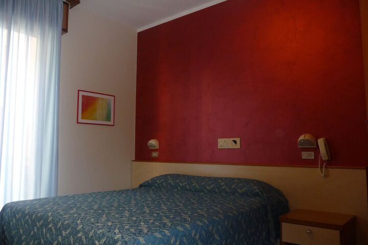 Room 8 of 60