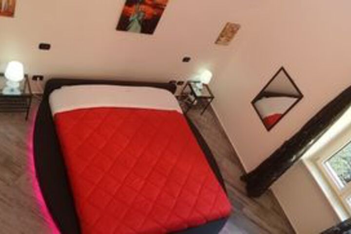 Room 12 of 25