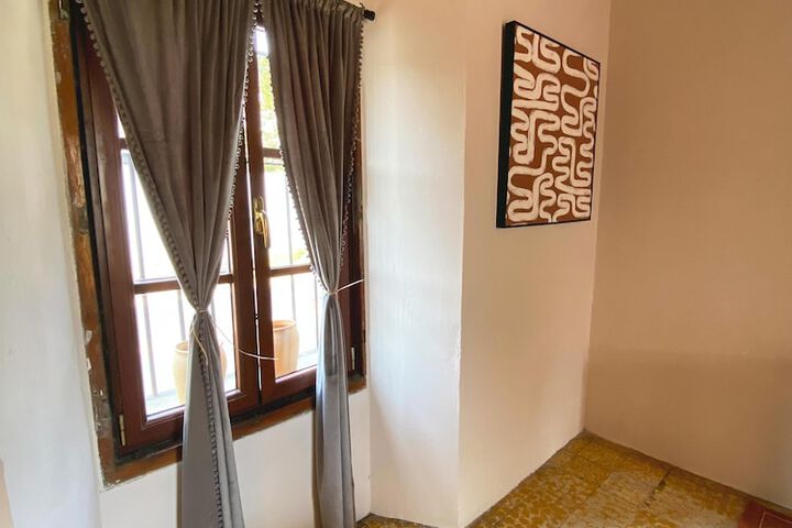 Room 8 of 74