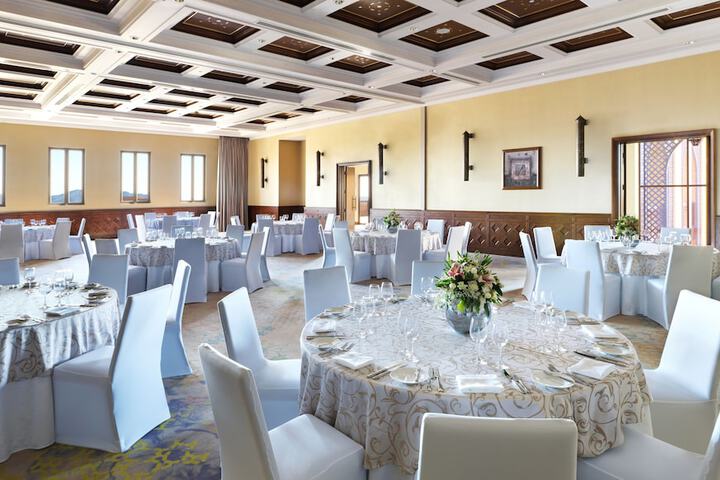 Ballroom/Hall 120 of 158